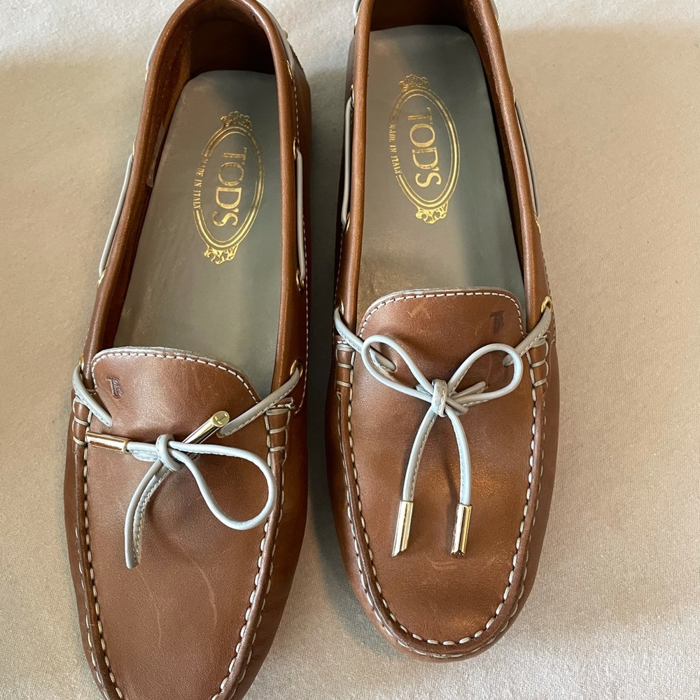 Tod’s driving loafer